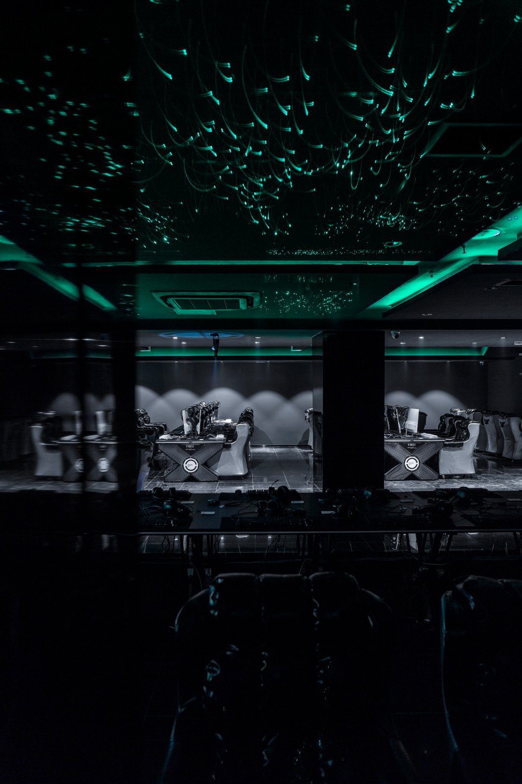 北京萬興通達辦公裝修項目-豪華網吧裝修效果圖