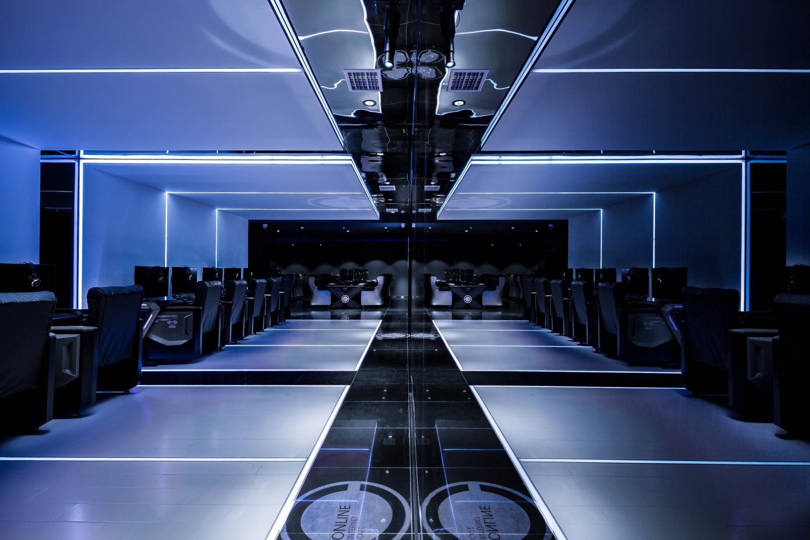 北京萬興通達辦公裝修項目-豪華網吧裝修效果圖